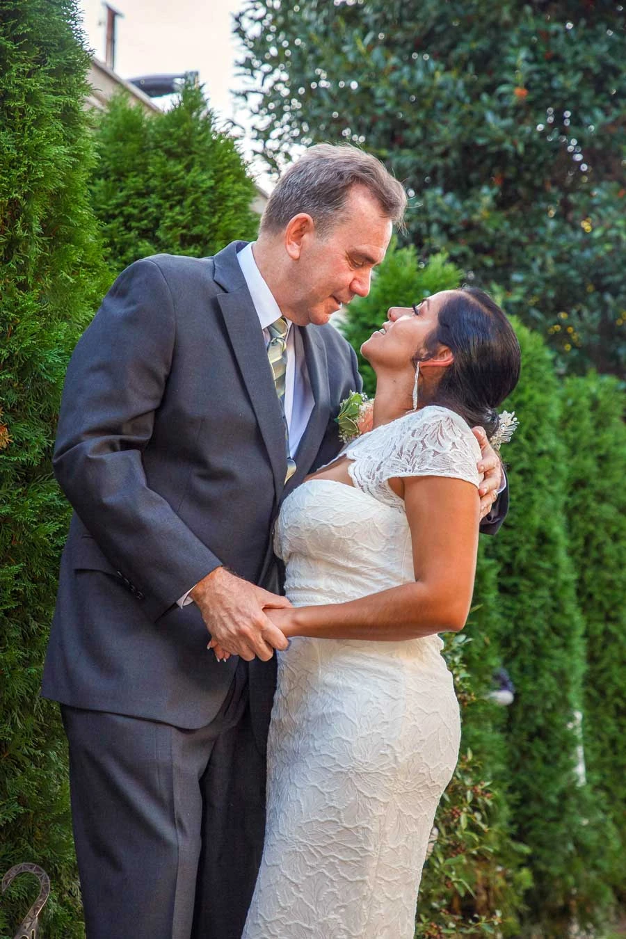 Top Trends in Wedding Photography: What's Hot and What's Not